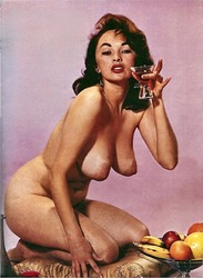 Bonnie Logan nude for coctail time