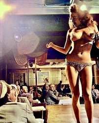 Blaze-Starr-talking-to-a-lady-in-the-audience