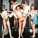 Burlesque-troup-posing