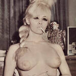Carol-Doda-about-to-smoke