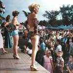 Dancers-putting-the-assets-on-public-display