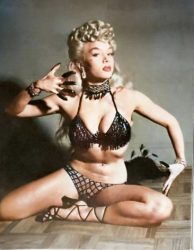 Lili-Christine-sitting-on-the-floor