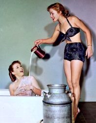 A sexy Milk Bath