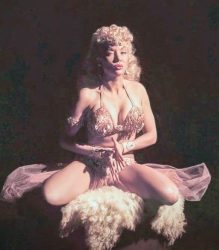Lilly-Christine-blonde-burlesque-star-Lilly-Christine-in-1950s-3