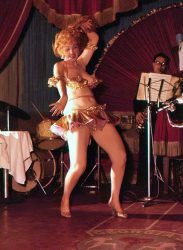Exotic-dancer-on-the-dance-floor