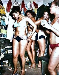 Showgirls-makeing-adjustments